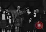 Standbild König George VI und Neville Chamberlain an schottischen Spiele Braemar Schottland, 1938, aus Sekunde 37 historischem Filmmaterial Videoclip 65675049448