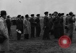 Standbild König George VI und Neville Chamberlain an schottischen Spiele Braemar Schottland, 1938, aus Sekunde 45 historischem Filmmaterial Videoclip 65675049448