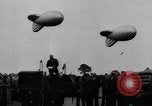 Standbild König George VI und Neville Chamberlain an schottischen Spiele Braemar Schottland, 1938, aus Sekunde 53 historischem Filmmaterial Videoclip 65675049448