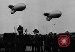 Standbild König George VI und Neville Chamberlain an schottischen Spiele Braemar Schottland, 1938, aus Sekunde 54 historischem Filmmaterial Videoclip 65675049448