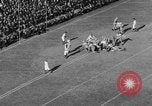Standbild Football Game Knoxville Tennessee USA, 1938, aus Sekunde 47 historischem Filmmaterial Videoclip 65675049460