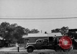 Image LeRoy Ashmore démontrant sa machine de lutte contre l'incendie Houston Texas USA, 1938, de la seconde 12 séquences d'archives historiques vidéo 65675049471