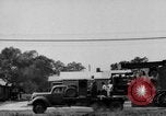 Image LeRoy Ashmore démontrant sa machine de lutte contre l'incendie Houston Texas USA, 1938, de la seconde 13 séquences d'archives historiques vidéo 65675049471