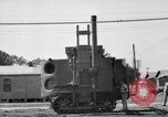 Image LeRoy Ashmore démontrant sa machine de lutte contre l'incendie Houston Texas USA, 1938, de la seconde 21 séquences d'archives historiques vidéo 65675049471
