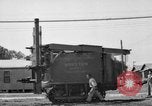 Image LeRoy Ashmore démontrant sa machine de lutte contre l'incendie Houston Texas USA, 1938, de la seconde 24 séquences d'archives historiques vidéo 65675049471