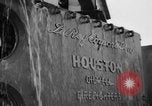 Image LeRoy Ashmore démontrant sa machine de lutte contre l'incendie Houston Texas USA, 1938, de la seconde 35 séquences d'archives historiques vidéo 65675049471