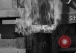 Image LeRoy Ashmore démontrant sa machine de lutte contre l'incendie Houston Texas USA, 1938, de la seconde 45 séquences d'archives historiques vidéo 65675049471