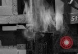 Image LeRoy Ashmore démontrant sa machine de lutte contre l'incendie Houston Texas USA, 1938, de la seconde 47 séquences d'archives historiques vidéo 65675049471