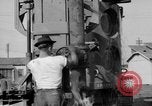 Image LeRoy Ashmore démontrant sa machine de lutte contre l'incendie Houston Texas USA, 1938, de la seconde 51 séquences d'archives historiques vidéo 65675049471