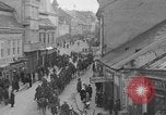 Standbild ungarische Truppen Uzhorod Tschechoslowakei, 1938, aus Sekunde 42 historischem Filmmaterial Videoclip 65675049476