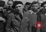 Immagine di Internee A Buchenwald Germania, 1945, secondo 14 filmato di repertorio 65675049482