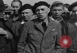 Immagine di Internee A Buchenwald Germania, 1945, secondo 18 filmato di repertorio 65675049482