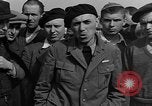 Immagine di Internee A Buchenwald Germania, 1945, secondo 22 filmato di repertorio 65675049482