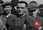 Standbild befreiten deutschen Juden Buchenwald Deutschland, 1945, aus Sekunde 6 historischem Filmmaterial Videoclip 65675049485
