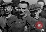 Standbild befreiten deutschen Juden Buchenwald Deutschland, 1945, aus Sekunde 7 historischem Filmmaterial Videoclip 65675049485