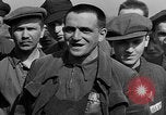 Standbild befreiten deutschen Juden Buchenwald Deutschland, 1945, aus Sekunde 15 historischem Filmmaterial Videoclip 65675049485