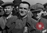 Standbild befreiten deutschen Juden Buchenwald Deutschland, 1945, aus Sekunde 18 historischem Filmmaterial Videoclip 65675049485