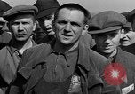 Standbild befreiten deutschen Juden Buchenwald Deutschland, 1945, aus Sekunde 19 historischem Filmmaterial Videoclip 65675049485