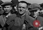 Standbild befreiten deutschen Juden Buchenwald Deutschland, 1945, aus Sekunde 20 historischem Filmmaterial Videoclip 65675049485