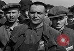 Standbild befreiten deutschen Juden Buchenwald Deutschland, 1945, aus Sekunde 22 historischem Filmmaterial Videoclip 65675049485