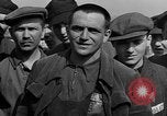 Standbild befreiten deutschen Juden Buchenwald Deutschland, 1945, aus Sekunde 27 historischem Filmmaterial Videoclip 65675049485