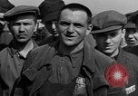Standbild befreiten deutschen Juden Buchenwald Deutschland, 1945, aus Sekunde 29 historischem Filmmaterial Videoclip 65675049485