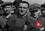 Standbild befreiten deutschen Juden Buchenwald Deutschland, 1945, aus Sekunde 32 historischem Filmmaterial Videoclip 65675049485