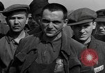 Standbild befreiten deutschen Juden Buchenwald Deutschland, 1945, aus Sekunde 42 historischem Filmmaterial Videoclip 65675049485