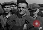 Standbild befreiten deutschen Juden Buchenwald Deutschland, 1945, aus Sekunde 47 historischem Filmmaterial Videoclip 65675049485