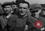 Standbild befreiten deutschen Juden Buchenwald Deutschland, 1945, aus Sekunde 48 historischem Filmmaterial Videoclip 65675049485