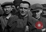Standbild befreiten deutschen Juden Buchenwald Deutschland, 1945, aus Sekunde 53 historischem Filmmaterial Videoclip 65675049485