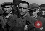 Standbild befreiten deutschen Juden Buchenwald Deutschland, 1945, aus Sekunde 54 historischem Filmmaterial Videoclip 65675049485