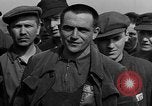 Standbild befreiten deutschen Juden Buchenwald Deutschland, 1945, aus Sekunde 55 historischem Filmmaterial Videoclip 65675049485