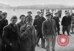 Image Prisonniers libérés de Buchenwald Buchenwald Allemagne, 1945, de la seconde 10 séquences d'archives historiques vidéo 65675049501
