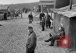 Image Prisonniers libérés de Buchenwald Buchenwald Allemagne, 1945, de la seconde 14 séquences d'archives historiques vidéo 65675049501