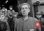 Image Prisonniers libérés de Buchenwald Buchenwald Allemagne, 1945, de la seconde 17 séquences d'archives historiques vidéo 65675049501