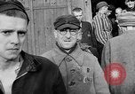 Image Prisonniers libérés de Buchenwald Buchenwald Allemagne, 1945, de la seconde 20 séquences d'archives historiques vidéo 65675049501