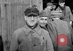 Image Prisonniers libérés de Buchenwald Buchenwald Allemagne, 1945, de la seconde 21 séquences d'archives historiques vidéo 65675049501
