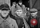 Image Prisonniers libérés de Buchenwald Buchenwald Allemagne, 1945, de la seconde 22 séquences d'archives historiques vidéo 65675049501
