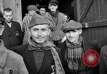 Image Prisonniers libérés de Buchenwald Buchenwald Allemagne, 1945, de la seconde 23 séquences d'archives historiques vidéo 65675049501