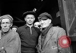 Image Prisonniers libérés de Buchenwald Buchenwald Allemagne, 1945, de la seconde 25 séquences d'archives historiques vidéo 65675049501
