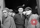Image Prisonniers libérés de Buchenwald Buchenwald Allemagne, 1945, de la seconde 28 séquences d'archives historiques vidéo 65675049501