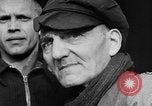 Image Prisonniers libérés de Buchenwald Buchenwald Allemagne, 1945, de la seconde 29 séquences d'archives historiques vidéo 65675049501