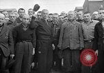 Image Prisonniers libérés de Buchenwald Buchenwald Allemagne, 1945, de la seconde 49 séquences d'archives historiques vidéo 65675049501