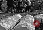 Standbild Gestapo Opfer exhumiert Polygone Frankreich, 1944, aus Sekunde 23 historischem Filmmaterial Videoclip 65675049516