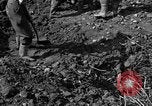 Standbild Gestapo Opfer exhumiert Polygone Frankreich, 1944, aus Sekunde 41 historischem Filmmaterial Videoclip 65675049516