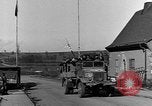 Image Personnes déplacées Bergzabern Allemagne, 1945, de la seconde 15 séquences d'archives historiques vidéo 65675049523