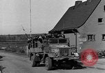 Image Personnes déplacées Bergzabern Allemagne, 1945, de la seconde 16 séquences d'archives historiques vidéo 65675049523
