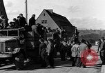 Image Personnes déplacées Bergzabern Allemagne, 1945, de la seconde 26 séquences d'archives historiques vidéo 65675049523