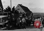 Image Personnes déplacées Bergzabern Allemagne, 1945, de la seconde 28 séquences d'archives historiques vidéo 65675049523